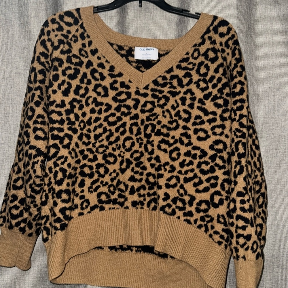 Old Navy Leopard print sweatshirt